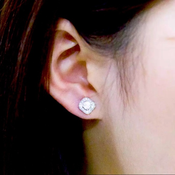 NEW 18k White Gold Luxury Square Stud Earrings - Picture 5 of 6